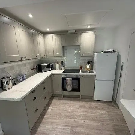 Burn Bungalow, Ideal For Stop Overs When Travelling, 5 Minutes From The M6 Ferienhaus *